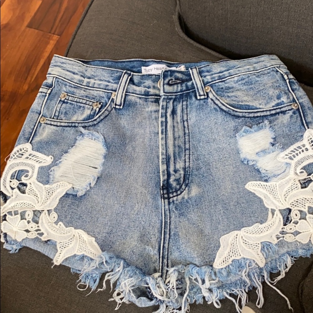 Women distressed shorts